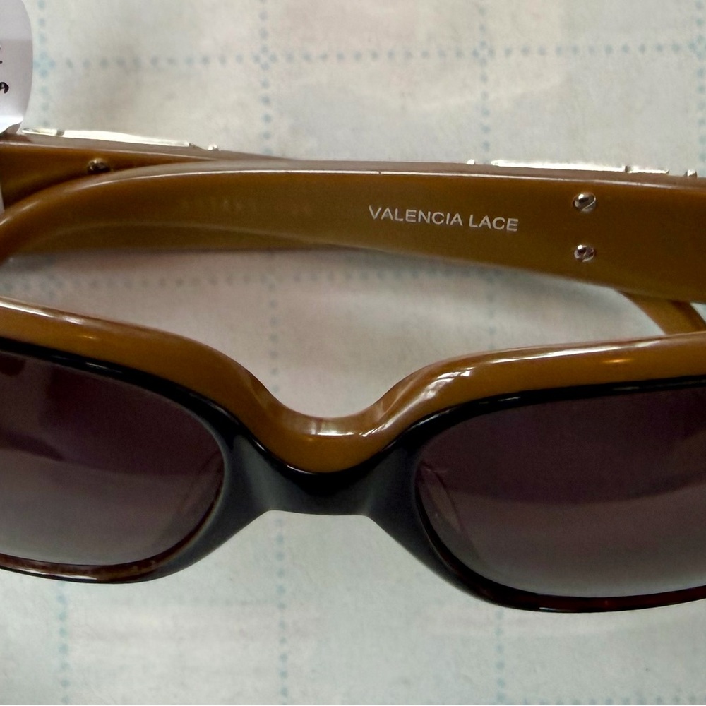 NWT-🕶️Brighton Valencia Lace Brown Sunglasses